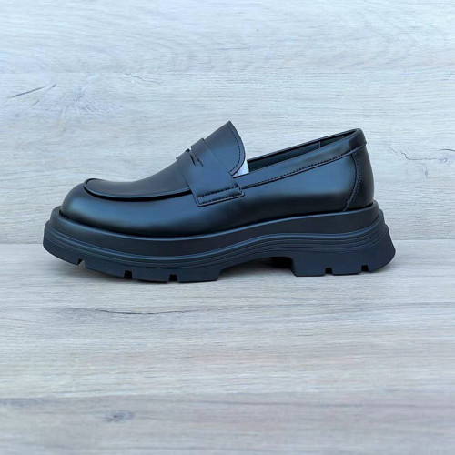ស្បែកជើងប៊ូSize 44 រលោងទើបទិញលក់វិញ 45$