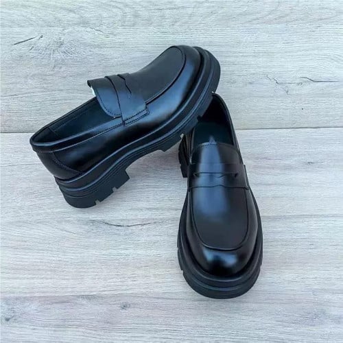 ស្បែកជើងប៊ូSize 44 រលោងទើបទិញលក់វិញ 45$