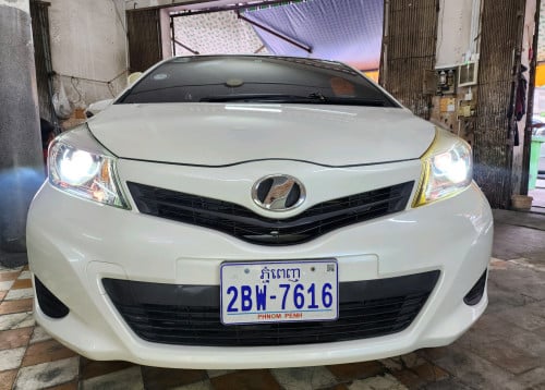 8600$ ជាមួយ Toyota Vitz 2012