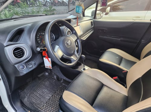 8600$ ជាមួយ Toyota Vitz 2012