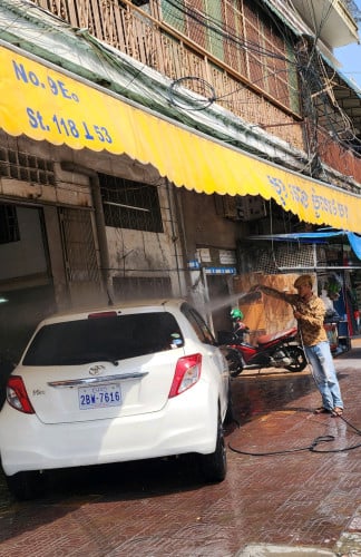 8600$ ជាមួយ Toyota Vitz 2012
