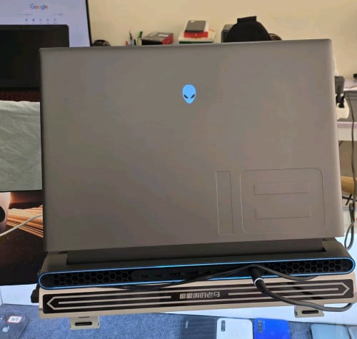 Alienware m18 R2