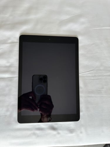 Apple IPad. Barely used
