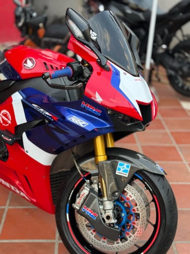 CBR1000rr-r SP ទេីបមកដល់ថ្មីៗ​