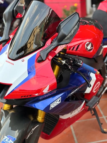 CBR1000rr-r SP ទេីបមកដល់ថ្មីៗ​