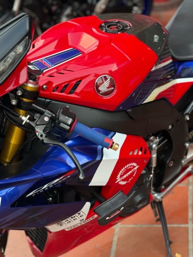 CBR1000rr-r SP ទេីបមកដល់ថ្មីៗ​