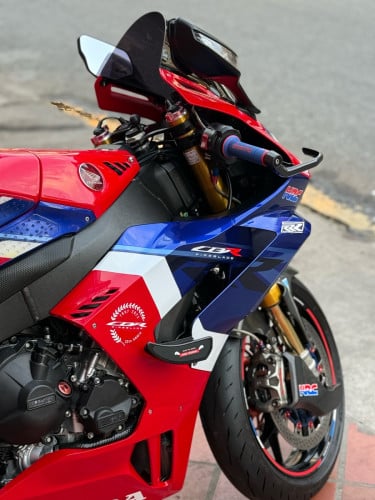 CBR1000rr-r SP ទេីបមកដល់ថ្មីៗ​
