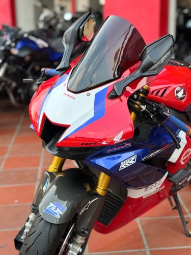 CBR1000rr-r SP ទេីបមកដល់ថ្មីៗ​