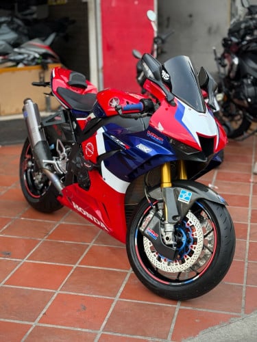 CBR1000rr-r SP ទេីបមកដល់ថ្មីៗ​