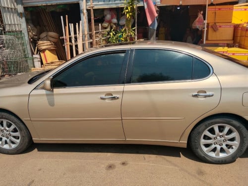 ES 300 year 2002 Gold Color for sale