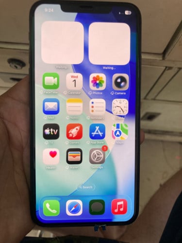 iPhone 11 Pro Max  នៅហ្សុីនសំណំុ