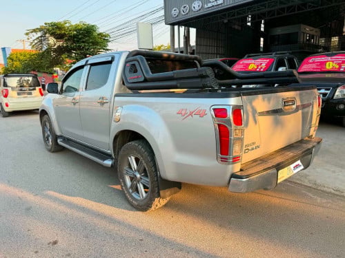 ISUZU D-Max 2013 មួយទឹកឡានស្អាត