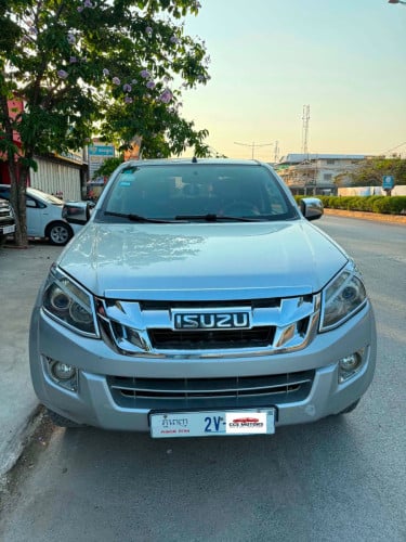 ISUZU D-Max 2013 មួយទឹកឡានស្អាត