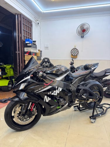 Kawasaki ZX10RR 2018 ក្រដាសពន្ធពេញឆ្នាំ