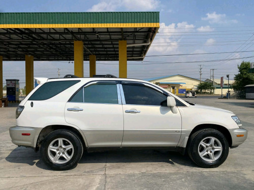 Lexus 300 01ប៉ុង1ខ្ចី