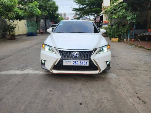Lexus CT200H ឆ្នាំ012