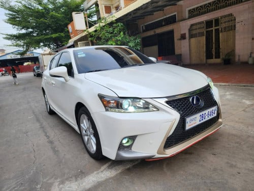 Lexus CT200H ឆ្នាំ012