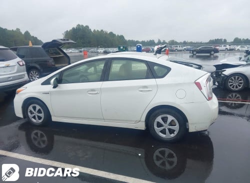 Prius 2015 Option3 ក្នុងលឿង 13ម៉ឺនម៉ាយ