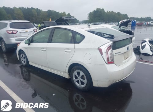 Prius 2015 Option3 ក្នុងលឿង 13ម៉ឺនម៉ាយ