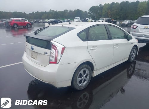 Prius 2015 Option3 ក្នុងលឿង 13ម៉ឺនម៉ាយ