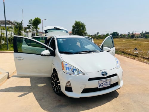 Prius C 012 full option