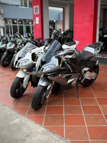 S1000rr ក្រដាស់ពន្ធ​