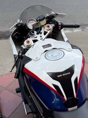 S1000rr ក្រដាស់ពន្ធ​