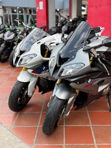 S1000rr ក្រដាស់ពន្ធ​