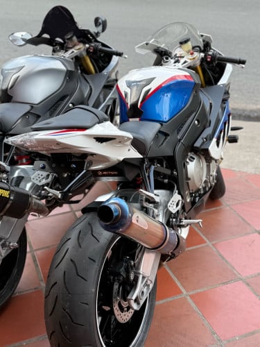 S1000rr ក្រដាស់ពន្ធ​