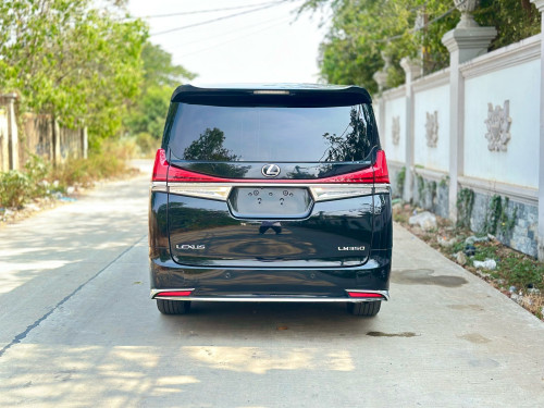 TOYOTA ALPHARD 2016 Hybrid Full ពណ៌ខ្មៅ ក្នុងខ្មៅ (Upgrade Lexus LM350)