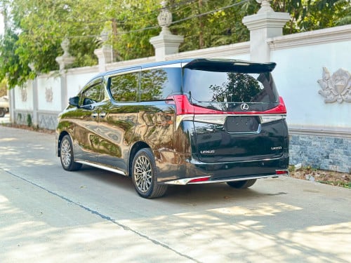 TOYOTA ALPHARD 2016 Hybrid Full ពណ៌ខ្មៅ ក្នុងខ្មៅ (Upgrade Lexus LM350)