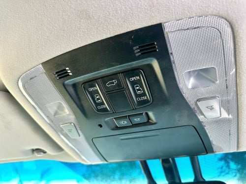 TOYOTA ALPHARD 2016 Hybrid Full ពណ៌ខ្មៅ ក្នុងខ្មៅ (Upgrade Lexus LM350)
