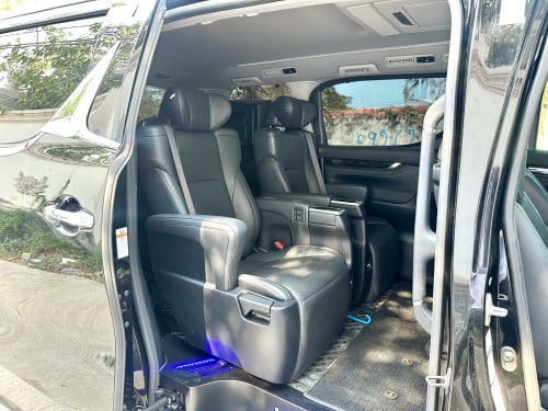 TOYOTA ALPHARD 2016 Hybrid Full ពណ៌ខ្មៅ ក្នុងខ្មៅ (Upgrade Lexus LM350)