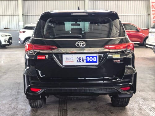 Toyota Fortuner 2020 TRD Full option ឆ្វេងសុីនចូលតាមករុមហ៊ុន Toyota
