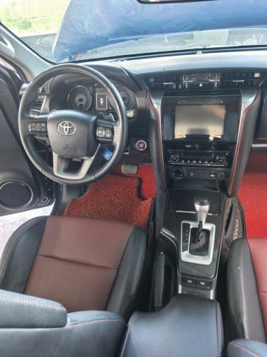 Toyota Fortuner 2020 TRD Full option ឆ្វេងសុីនចូលតាមករុមហ៊ុន Toyota