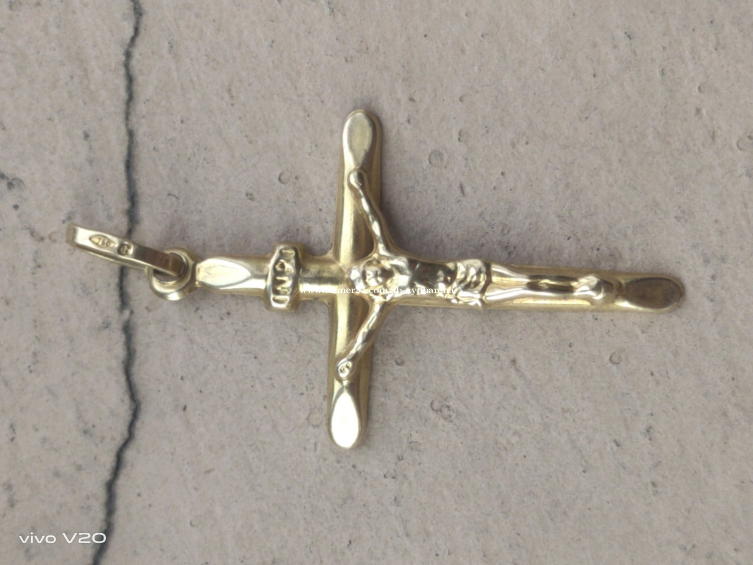I am sale my pendant real Gold 100% 750 or 18K from Dubai