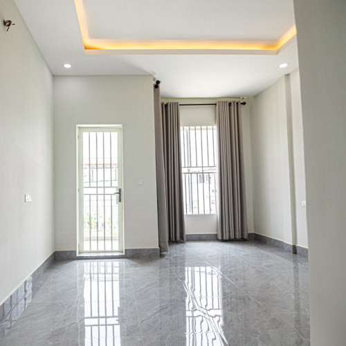 ផ្ទះល្វែងលក់