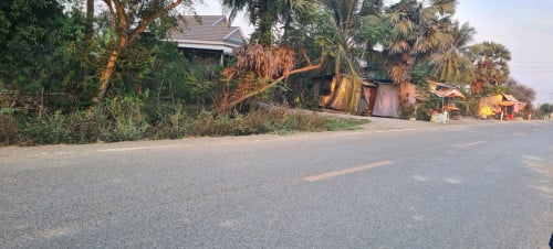 ដីជាប់ផ្លូវកៅស៊ូ