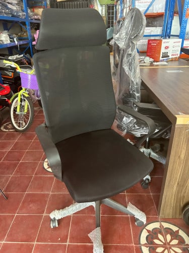 ឈុតតុការិយាល័យនឹងកៅអី