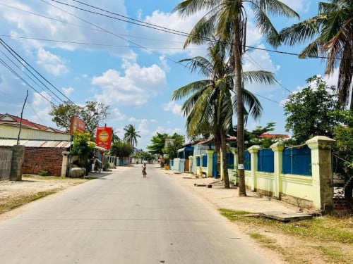ដីនៅក្នុងភូមិថ្នល់បន្ទាយ ពន្សាំង ព្រែកព្នៅ ធំ អាចធ្វើឃ្លាំង ឬ រោងចក្របាន