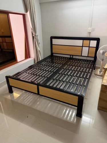 គ្រែដែក