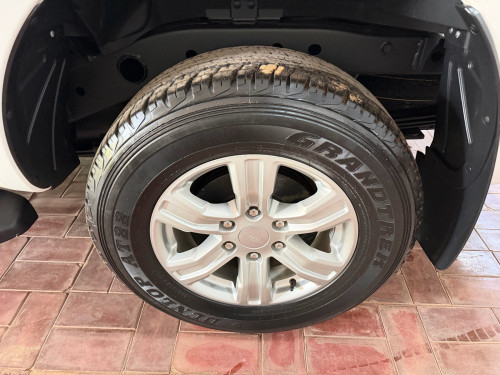ឡានស្អាត​លក់នៅ​សៀមរាប​022 ម៉ាស៊ីន​2.2