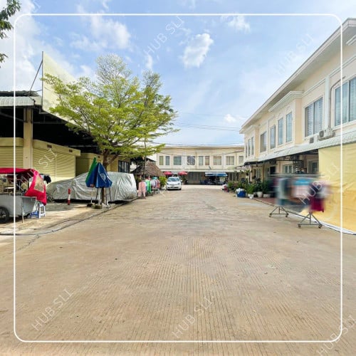 បញ្ចុះតម្លៃសល់ 36,000$ មានថែមសម្ភារៈ sofa closet and AC if want