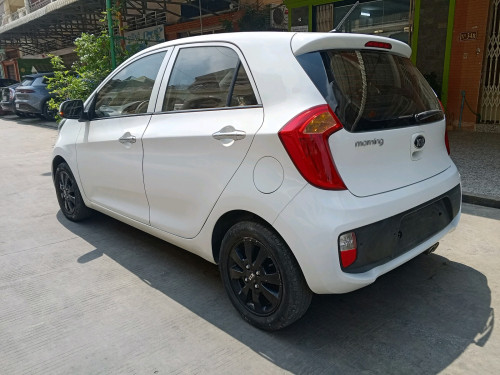 ឡានស្អាតសេរីខ្ពស់តំលៃធូ Kia morning 013 f sports