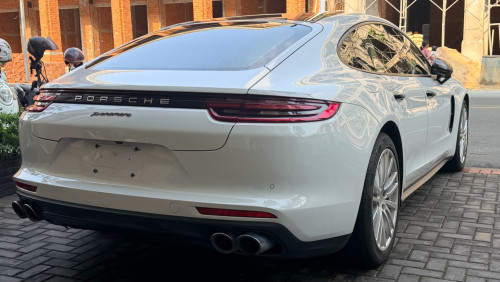 ថ្មីខ្លាំង PORSCHE PANAMERA