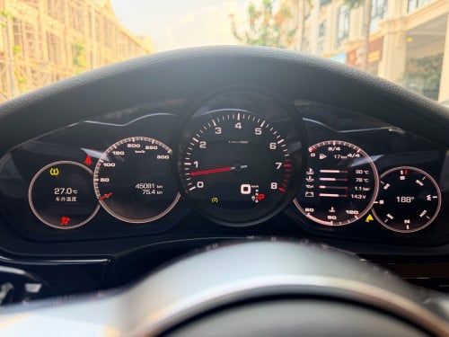 ថ្មីខ្លាំង PORSCHE PANAMERA
