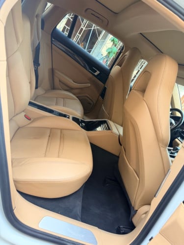 ថ្មីខ្លាំង PORSCHE PANAMERA