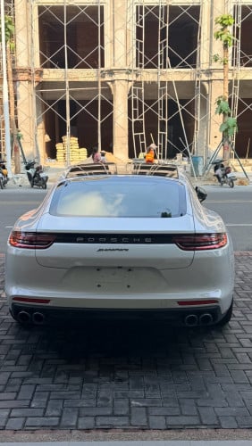 ថ្មីខ្លាំង PORSCHE PANAMERA