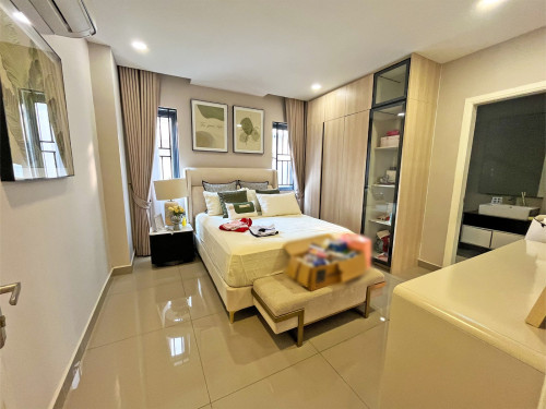 🏠 វីឡាឃ្វីន កែង (Queen Villa) ក្នុងបុរី ជីបម៉ុង 598​ ផ្លូវឯកឧត្តមជាសុផារ៉ា
