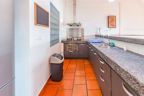 3 BedroomRenovated Apartment For Rent-Daun Penh -Phnom Penh.